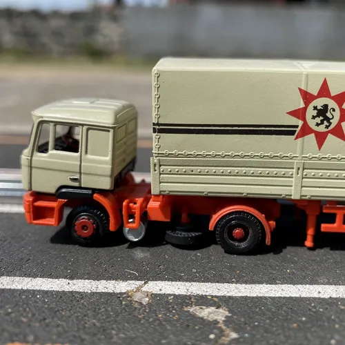 Camión Miniatura Minis, Esc N Man F90 Rojo Beige - Imagen 4