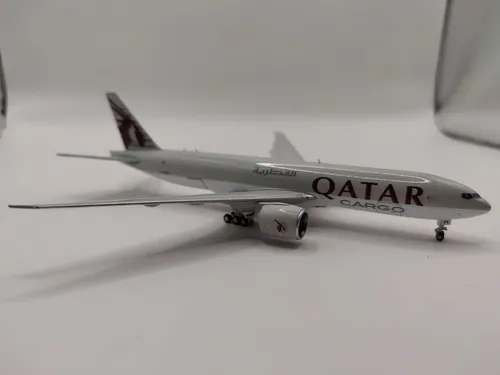 Aviòn Gemini Jets, Boeing 777f Qatar Cargo Gris Burdeo - Imagen 2