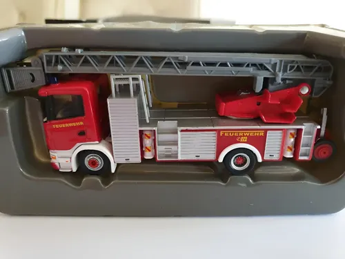 Vehículo Miniatura Schuco, H0 Carro Escala Bomberos Scania Rojo Plateado