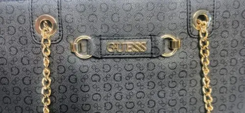 Cartera Guess Original Fiddlewood Coal Negro Carbón Logo Marca Oro Dorado - Imagen 3