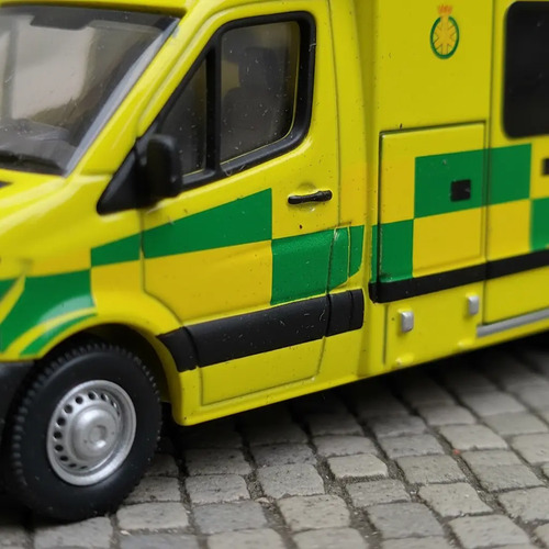 Ambulancia Oxford, Escala N, En Miniatura Mercedes Benz Amarillo - Imagen 4