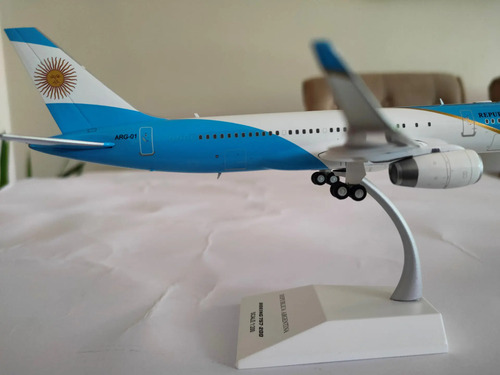 Aviòn Miniatura Jcwings, Escala 200 Boeing 757 200 Arg-01 Celeste Blanco - Imagen 5