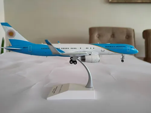 Aviòn Miniatura Jcwings, Escala 200 Boeing 757 200 Arg-01 Celeste Blanco - Imagen 2