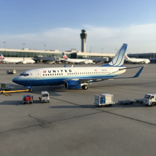 Avión Jc Wings,esc 200, Boeing 737-500 United Blanco/azul - Imagen 3