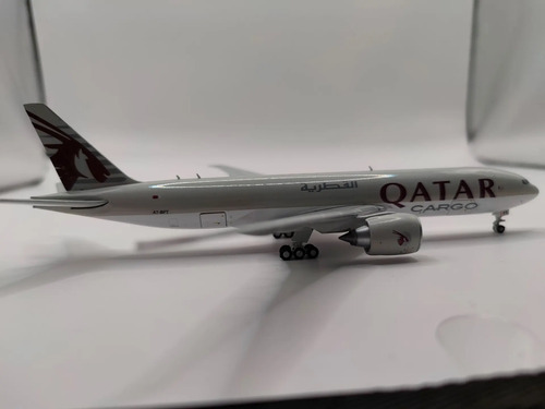 Aviòn Gemini Jets, Boeing 777f Qatar Cargo Gris Burdeo - Imagen 5
