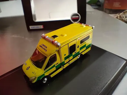 Ambulancia Oxford, Escala N, En Miniatura Mercedes Benz Amarillo - Imagen 5
