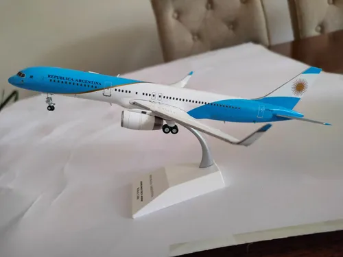 Aviòn Miniatura Jcwings, Escala 200 Boeing 757 200 Arg-01 Celeste Blanco - Imagen 6