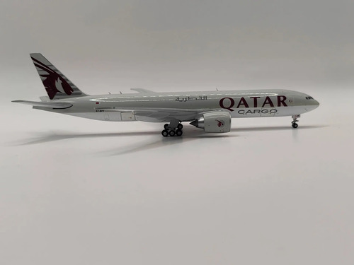 Aviòn Gemini Jets, Boeing 777f Qatar Cargo Gris Burdeo - Imagen 3