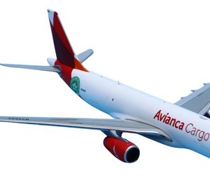 Aviòn Miniatura Jcwings, Escala 400 Aibus A330-200f Avianca Blanco Rojo