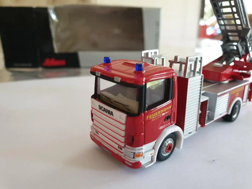 Vehículo Miniatura Schuco, H0 Carro Escala Bomberos Scania Rojo Plateado - Imagen 6