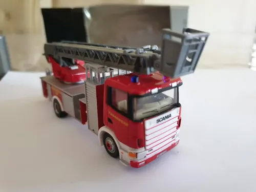 Vehículo Miniatura Schuco, H0 Carro Escala Bomberos Scania Rojo Plateado - Imagen 8