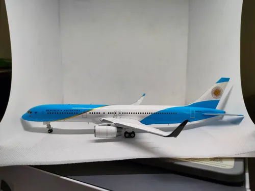 Aviòn Miniatura Jcwings, Escala 200 Boeing 757 200 Arg-01 Celeste Blanco - Imagen 4