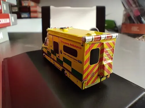 Ambulancia Oxford, Escala N, En Miniatura Mercedes Benz Amarillo - Imagen 7