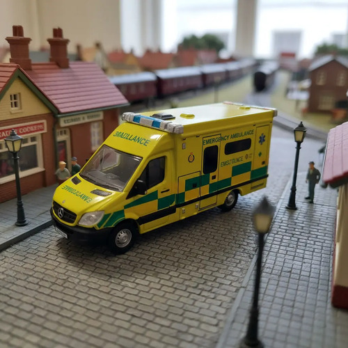 Ambulancia Oxford, Escala N, En Miniatura Mercedes Benz Amarillo - Imagen 8