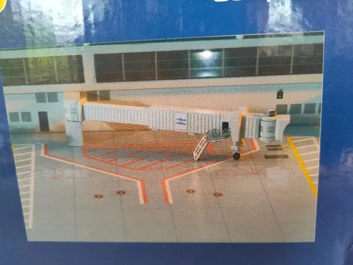 Aeropuerto En Miniatura Gemini Jets, 400 Con Luz Y 7 Mangas Plateado Gris - Imagen 2